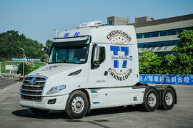 东风柳汽乘龙T7房车牵引车