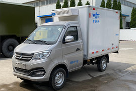 河南新飞长安跨越底盘冷藏车