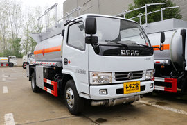 东风多利卡D6油罐车