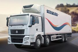 山东中集(国道牌)重汽汕德卡底盘冷藏车