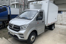 东风小霸王W18冷藏车