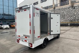 智跃&nbsp;上汽通用五菱底盘&nbsp;电动冷藏车
