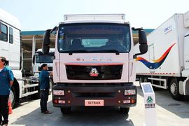 湖北楚胜重汽汕德卡底盘油罐车