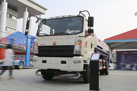 山东东岳(圣岳牌)重汽HOWO轻卡底盘洒水车/喷洒车